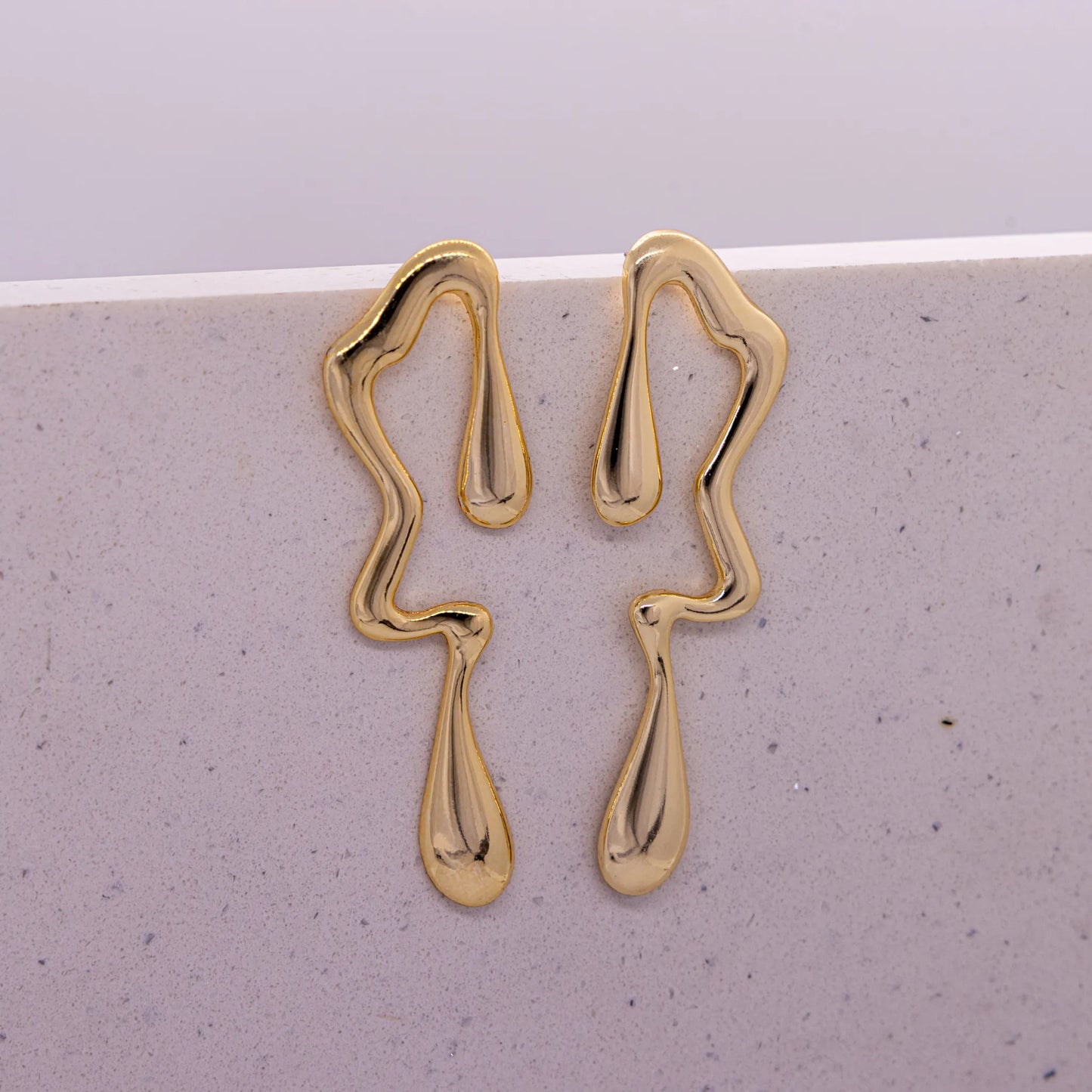 Brinco Orgânico Comprido Dourado