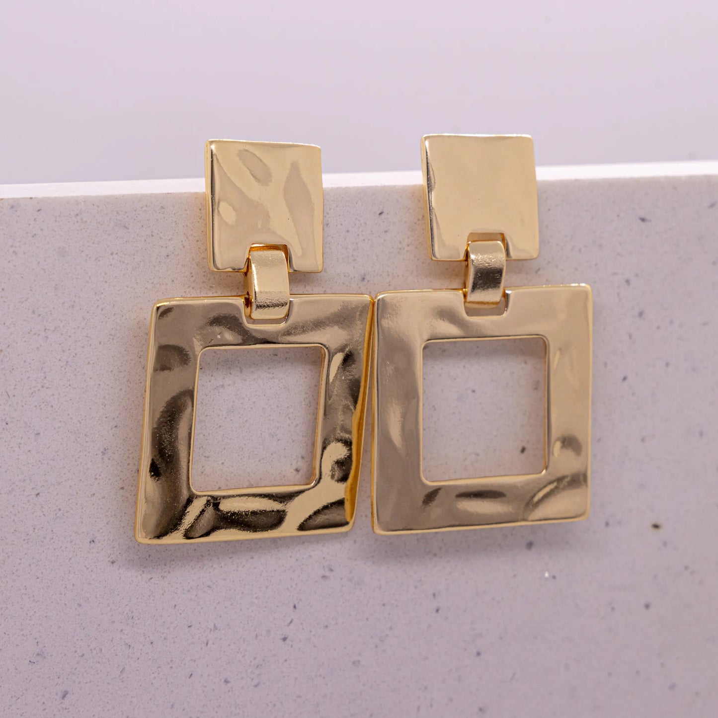 Brinco Quadrado Dourado